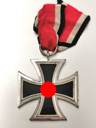 Eisernes Kreuz 2. Klasse 1939, frostige Zarge, Hakenkreuz mit voller Schwärzung