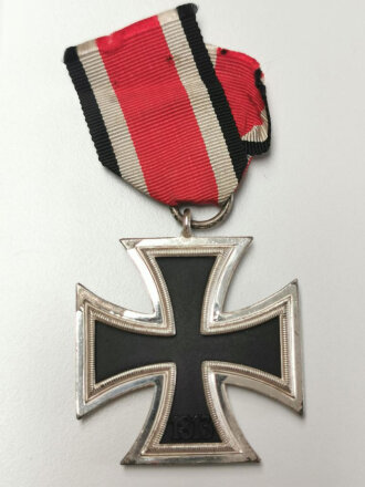 Eisernes Kreuz 2. Klasse 1939, frostige Zarge, Hakenkreuz mit voller Schwärzung