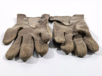 Paar Wildlederhandschuhe für Offiziere der Wehrmacht, getragenes Paar in gutem Zustand