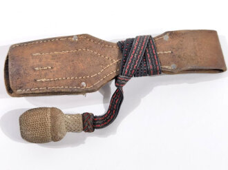 Württemberg, Koppelschuh zum Seitengewehr M98/05 mit anhängendem , kleinen Portepee. Der Koppelschuh ungeschwärzt, datiert 1916