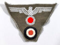 Feldmützenadler ( Hoheitsabzeichen für Feldmütze mit Kokarde )  für Mannschaften des Heeres, spätes Modell. Sie erhalten ein ( 1 ) Stück aus der originalen Umverpackung