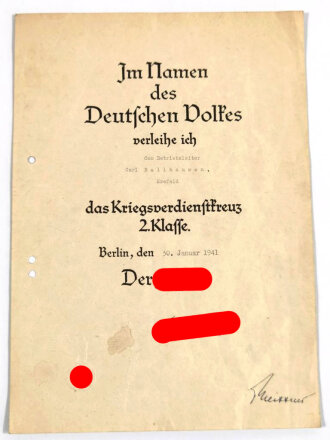 Verleihungsurkunde zum Kriegsverdienstkreuz 2.Klasse . DIN A4, Blindprägesiegel, mehrfach gelocht, ausgestellt auf einen Betriebsleiter in Krefeld
