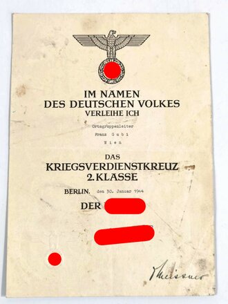 Verleihungsurkunde zum Kriegsverdienstkreuz 2.Klasse . DIN A4, Blindprägesiegel, gefaltet und verschmutzt, ausgestellt auf einen Ortsgruppenleiter aus Wien