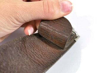 Luftwaffe, Koppelriemen für Mannschaften, dunkelbraunes Leder, Aluminiumgegenhalt, LBA Stempel. Gesamtlänge 107cm