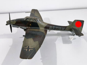 Junkers Ju87 "Stuka" Kampfflugzeug, Modell aus Holz. Originallack, Flügelspannweite 56cm " Unserem Kompaniechef Weihnacht 1940 W-Zug"