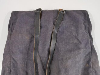 Luftwaffe,  Bekleidungssack für fliegendes Personal ( zum Transport der Uniform während die Sonderbekleidung getragen wird ) Getragenes Stück, die beiden kurzen Reissverschlüsse und Druckknöpfe gängig