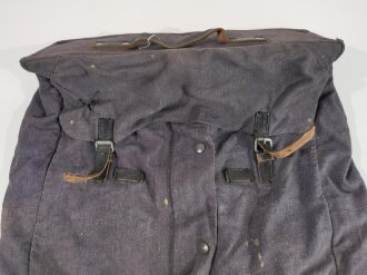 Luftwaffe,  Bekleidungssack für fliegendes Personal ( zum Transport der Uniform während die Sonderbekleidung getragen wird ) Getragenes Stück, die beiden kurzen Reissverschlüsse und Druckknöpfe gängig