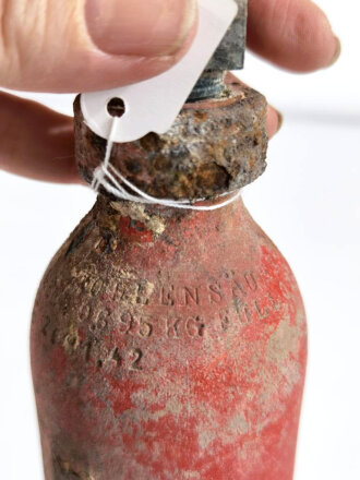 Preßluftflasche für das Schlauchboot der Luftwaffe . Guter Boden oder Wasserfund, Originallack, nur grob gereinigt. KEIN VERSAND NACH ÜBERSEE