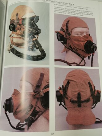 "Vintage Flying Helmets - Aviation Hesdgear before the Jet Age" 335 Seiten, englisch, über DIN A4, gebraucht