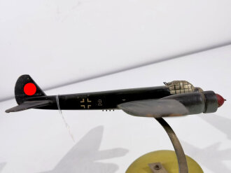 Standmodell eines Dornier Do 17 Kampfflugzeug aus der Zeit des 2.Weltkrieg. Originallack, Flügelspannweite 36,5cm