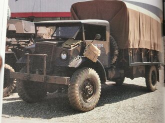 "Militärfahrzeuge - Panzer, Lastwagen, Motorräder seit der Jahrhundertwende", 77  Seiten, über DIN A4, gebraucht