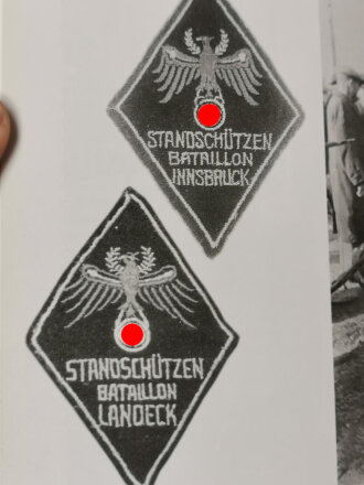 "Deutsche Uniformen und Abzeichen 1933-1945", 190 Seiten, ca. DIN A4, gebraucht