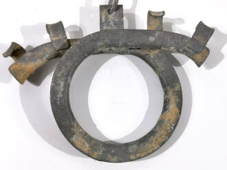 Abspannhaken für Feldfernkabel der Wehrmacht, datiert 1942, ungereinigtes Stück