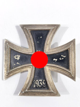 Eisernes Kreuz 1. Klasse 1939 mit Hersteller 15 in der Nadel für " Friedrich Orth, Wien " Nicht magnetisch, Hakenkreuz berieben. Nadelsystem lässt sich nicht öffnen