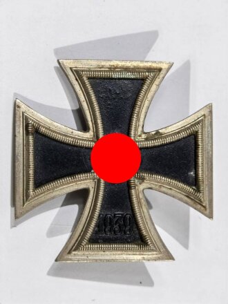 Eisernes Kreuz 1. Klasse 1939 mit Hersteller 4 in der Nadel für " Steinhauer & Lück, Lüdenscheid " Hakenkreuz volle Schwärzung