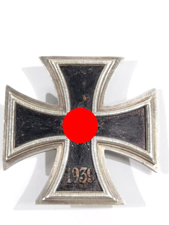 Eisernes Kreuz 1. Klasse 1939 mit Hersteller 20 in der Nadel für " C.F. Zimmermann, Pforzheim ", Eisenkern wurde nachlackiert, Hakenkreuz komplett berieben