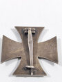 Eisernes Kreuz 1. Klasse 1939 mit Hersteller 65 in der Nadel für " Klein & Quenzer A.G., Idar Oberstein ", Hakenkreuz berieben