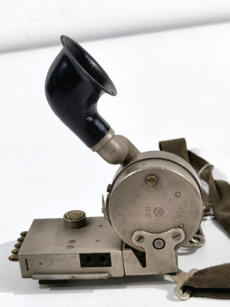 Brustmikrofon 26 der Wehrmacht. Datiert 1937, Funktion...