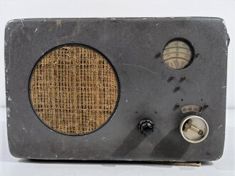 Radione Empfangsgerät R3 Wehrmacht, Hersteller bo ( Nikolaus Eltz, Wien ) Originallack, Tragegriff fehlt, Funktion nicht geprüft