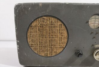 Radione Empfangsgerät R3 Wehrmacht, Hersteller bo ( Nikolaus Eltz, Wien ) Originallack, Tragegriff fehlt, Funktion nicht geprüft