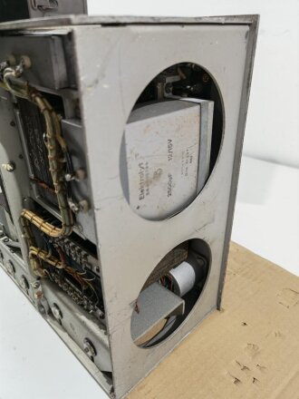 Luftwaffe, Netzbetriebener Tastgleichrichter NTG 2 zum Betrieb mit Richtfunkgerät Elster SEG2T. Ungereinigtes Stück, Funktion nicht geprüft