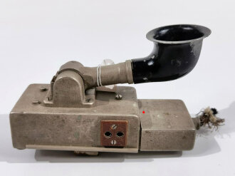 Brustmikrofon 33 der Wehrmacht mit Anschlussbuchse...
