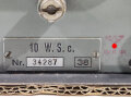 10 Watt Sender Cäsar " 10.W.S.c" Panzerfunk, datiert 1938. Originallack, Funktion nicht geprüft, mit zugehörigem Deckel