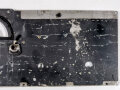 Frontplatte zum Luft-Boden Einheitsempfänger E52 a " Köln" der Luftwaffe. Zum Teil überlackiertes Stück