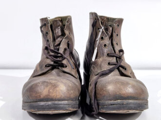 Paar Halbschuhe für Mannschaften der Wehrmacht Modell 1944. Seltenes Paar in gutem Zustand, Sohlenlänge 28,5cm