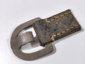Metallbeschlag Wehrmacht, Eisen lackiert. Wohl von einem Rucksack abgetrennt, gebraucht, sie erhalten ein ( 1 ) Stück
