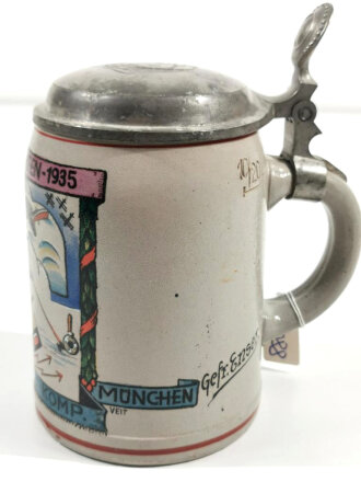 Halbliter Bierkrug " Luft Nachrichten Kompanie München, Weihnachten 1935". Leichte Gebrauchspuren , sehr guter Zustand