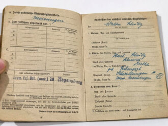 Soldbuch eines Angehörigen Gren.Ers.Btl. ( mot) 20 Regensburg. Eingetragenes Gewehr 43, Empfangen am 29.3.45