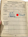 Soldbuch eines Angehörigen Gren.Ers.Btl. ( mot) 20 Regensburg. Eingetragenes Gewehr 43, Empfangen am 29.3.45