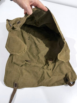 Kleidersack 31 der Wehrmacht, stark getragenes Stück
