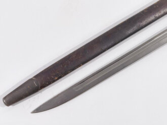 U.S. WWI, AEF Remington M1917 Bayonet (British P1913) with second pattern leather scabbard M1917, 55 cm (22"), good condition