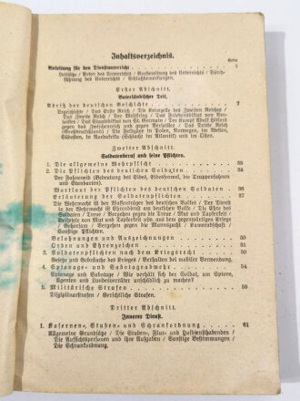 "Der Dienstunterricht im Heere, Ausgabe für den Schützen der Schützenkompanie", Berlin, Jahrgang 1942, 343 Seiten, Verfärbungen vom Einband, das 1. Blatt mit Bildnis A.H. fehlt