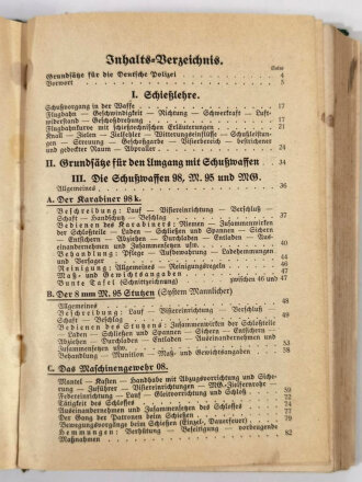 "Waffentechnischer Leitfaden für die Ordnungspolizei", Berlin, 1941, 488 Seiten, Bindung hinten lose, stark gebraucht, nicht auf Vollständigkeit geprüft