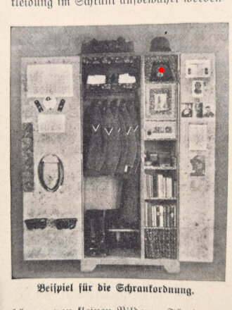 "Der Dienstunterricht im Heere, Ausgabe für den Schützen der M.G.K", Berlin, 1940, 384 Seiten, A5, das 1. Blatt mit Bildnis A.H. fehlt