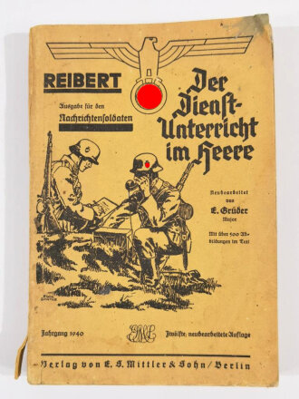 "Der Dienstunterricht im Heere, Ausgabe für den Nachrichtensoldaten", Berlin, Jahrgang 1940, 385 Seiten, A5, stark gebraucht, das 1. Blatt mit Bildnis A.H. fehlt