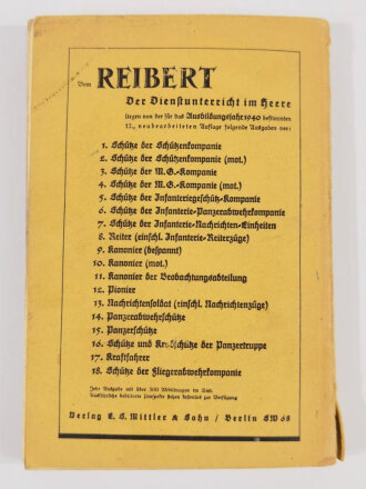 "Der Dienstunterricht im Heere, Ausgabe für den Nachrichtensoldaten", Berlin, Jahrgang 1940, 385 Seiten, A5, stark gebraucht, das 1. Blatt mit Bildnis A.H. fehlt