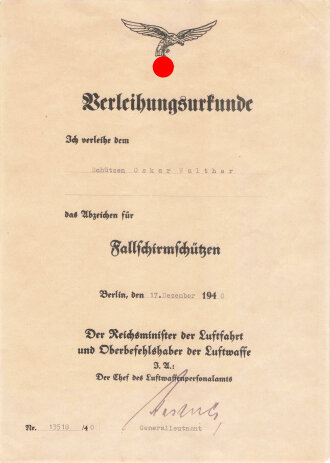 Urkundengruppe eines Fallschirmjägers mit Fallschirmschützenabzeichen in Stoffausführung und Erkennungsmarke, Angehöriger 1./Fallschirm M.G. Bataillon