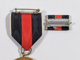 Anschlussmedaille Sudetenland ( 1. Oktober 1938 ) im Verleihungsetui, dieses mit Hersteller " Deschler & Sohn, München " mit Tragenadel und Einzelbandspange, sehr guter Zustand