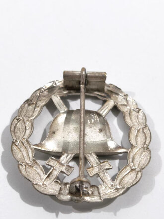 1. Weltkrieg, Verwundetenabzeichen Silber, durchbrochene Ausführung in Buntmetall versilbert, sehr guter Zustand