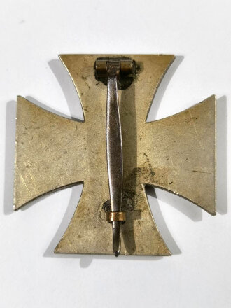 Eisernes Kreuz 1. Klasse 1939, magnetisch, Eisenkern wohl nachgeschwärzt, Hakenkreuz beinahe ohne Lack