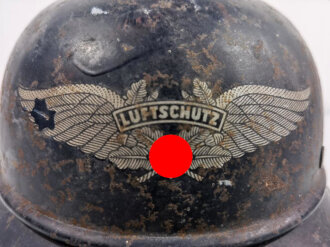 Stahlhelm Luftschutz. Kinnriemen gerissen, ungereinigter Scheunenfund