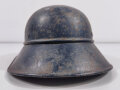 Stahlhelm Luftschutz. Kinnriemen gerissen, ungereinigter Scheunenfund