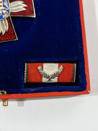 Hessen, Feuerwehr- Ehrenzeichen 25 Jahre in Silber, mit Miniaturnadel und Bandspange im Etui