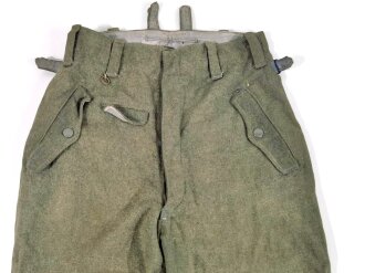 Luftwaffe, Hose für Bodentruppen. Späte Fertigung, für Felddivision, HG usw. Erinnert an die Fallschirmjäger Hosen, hat aber keine Tasche für das Kappmesser. Getragenes Kammerstück in gutem Gesamtzustand