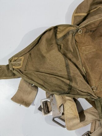 Fallschirmjäger Gurtzeug RZ20 mit äußerer Packhülle. Defekt