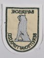Ärmelabzeichen " Bayerische Bereitschaftspolizei" grün auf weißem Grund. Höhe 12,8cm. Sie erhalten ein ( 1 ) Stück